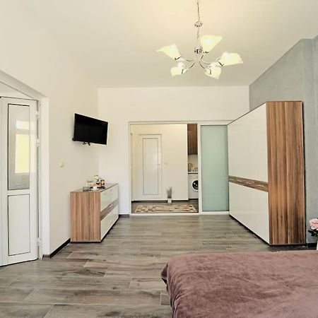 Cozy 2-Bedroom Flat In The Very Center Of Szófia Kültér fotó