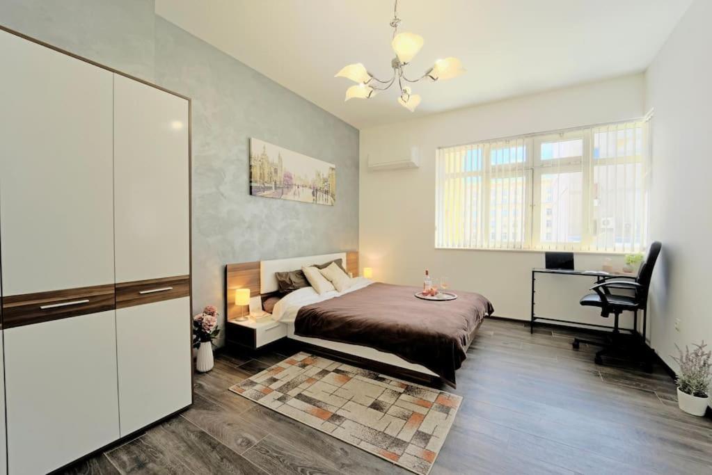 Cozy 2-Bedroom Flat In The Very Center Of Szófia Kültér fotó