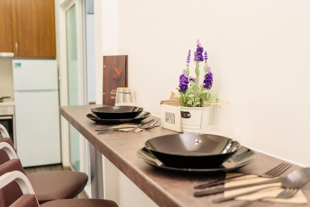 Cozy 2-Bedroom Flat In The Very Center Of Szófia Kültér fotó