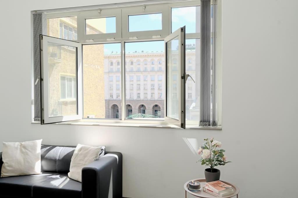 Cozy 2-Bedroom Flat In The Very Center Of Szófia Kültér fotó